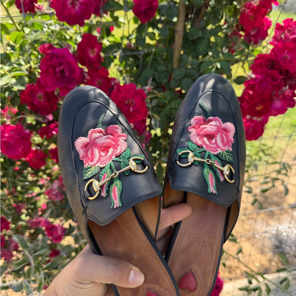 Gucci Black Leather Floral Embroidered Horsebit Mules - Picture 9 of 11